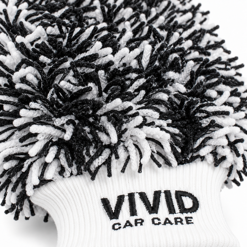 Deep chenille microfiber lifts dirt away from paint while holding soap and water for a smooth, controlled wash.